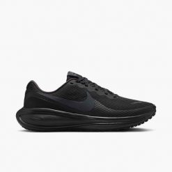 Buty do biegania damskie Nike Revolution 8. Czarne obuwie sportowe damskie Nike, bez wzorów, z materiału, do biegania, nike revolution. Za 259.99 zł.