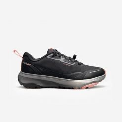 Buty do biegania damskie Kiprun JF 190 Grip Waterproof. Czarne obuwie sportowe damskie KIPRUN, bez wzorów, z materiału, do biegania. Za 249.99 zł.