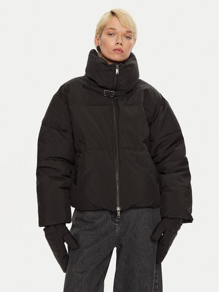 Gestuz Kurtka zimowa Pinara 10909184 Czarny Loose Fit. Czarne kurtki damskie Gestuz, na zimę, bez wzorów, z syntetyku, bez kaptura. Za 1,079.00 zł.