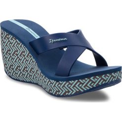 Klapki IPANEMA - Lipstick Straps IV Fem 82288 Blue 21119. Niebieskie klapki damskie Ipanema, z tworzywa sztucznego. W wyprzedaży za 119.00 zł.
