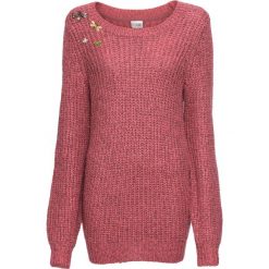Sweter dzianinowy z odpinanymi broszkami bonprix malinowy. Czerwone swetry damskie bonprix, z dzianiny. Za 109.99 zł.