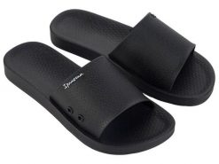 Klapki damskie obuwie plażowe Ipanema Classic Slide Fem. Czarne klapki damskie Ipanema, z aplikacjami, z gumy, klasyczne, bez obcasa, na płaskiej podeszwie. Za 59.99 zł.