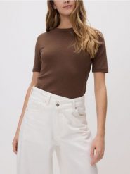 Bawełniany t-shirt - ciemnobrązowy. Brązowe t-shirty damskie Reserved, l, bez wzorów, z bawełny, klasyczne, bez kołnierzyka. Za 79.99 zł.