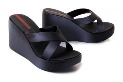 IPANEMA Colore Fem 83423 black/grey, klapki damskie. Czarne klapki damskie Ipanema, bez wzorów, bez obcasa. Za 131.94 zł.