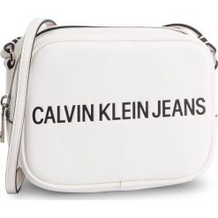 Torebka CALVIN KLEIN JEANS - Sculpted Logo Camera Bag K60K605247 102. Listonoszki damskie marki Calvin Klein Jeans. Za 269.00 zł.