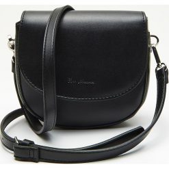 Torebka typu saddle bag z dodatkowym paskiem - Czarny. Torebki do ręki damskie marki Cropp. W wyprzedaży za 39.99 zł.