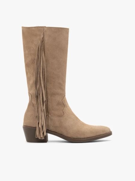 Piaskowe kozaki boho z frędzlami. Brązowe kozaki damskie Brawo sp. z o.o., ze skóry, bez obcasa, na obcasie. Za 549.99 zł.