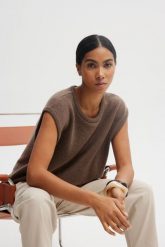 WEŁNIANA KAMIZELKA LAURA BRĄZOWA L - Flawless. Brązowe swetry damskie Flawless, l, bez wzorów, z wełny, eleganckie, bez kołnierzyka, bez ramiączek, bez kaptura. Za 629.00 zł.