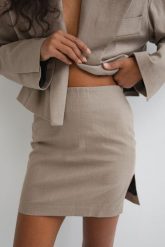 Mini spódniczka z lnem w kolorze CAPPUCCINO- SOFIA-XS. Brązowe spódnice damskie Marsala, s, bez wzorów, z bawełny, klasyczne, z podwyższonym stanem, mini, dopasowane. W wyprzedaży za 37.48 zł.