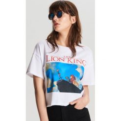 Koszulka Król Lew - Biały. T-shirty damskie Cropp. Za 49.99 zł.