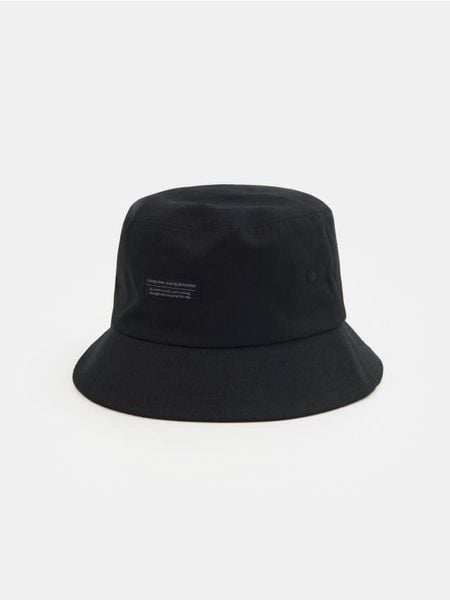 Bawełniany kapelusz - czarny. Czarne czapki i kapelusze męskie Sinsay, bez wzorów, z bawełny. Za 19.99 zł.