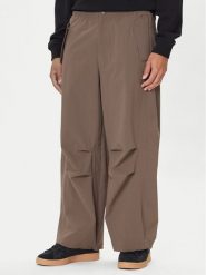 Adidas Spodnie materiałowe Premium Essentials Utility Parachute JW1087 Brązowy Loose Fit. Brązowe spodnie materiałowe męskie Adidas, m, bez wzorów, z materiału. Za 369.99 zł.