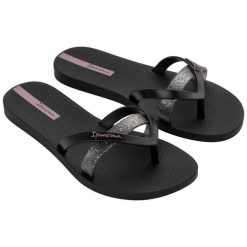 Japonki Ipanema Kirei Chic 83673 BB745 czarne. Czarne klapki damskie bez wzorów, z materiału, bez obcasa. Za 154.29 zł.