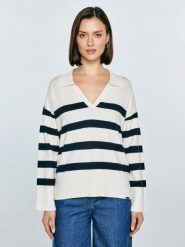 Sweter damski polo w pasy kremowo-czarne Alina 100. Białe swetry damskie Big Star, l, bez wzorów, ze skóry, casualowe, bez kołnierzyka, bez ramiączek, bez kaptura. Za 199.99 zł.