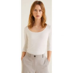 Mango - Bluzka Beko. Białe bluzki damskie Mango, l, bez wzorów, z dzianiny, casualowe, bez kołnierzyka. W wyprzedaży za 39.90 zł.
