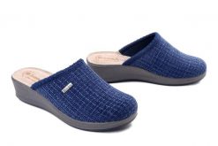Inblu GI-32 004 blue, klapki damskie. Niebieskie klapki damskie Inblu, bez wzorów, bez obcasa, na koturnie. Za 89.99 zł.