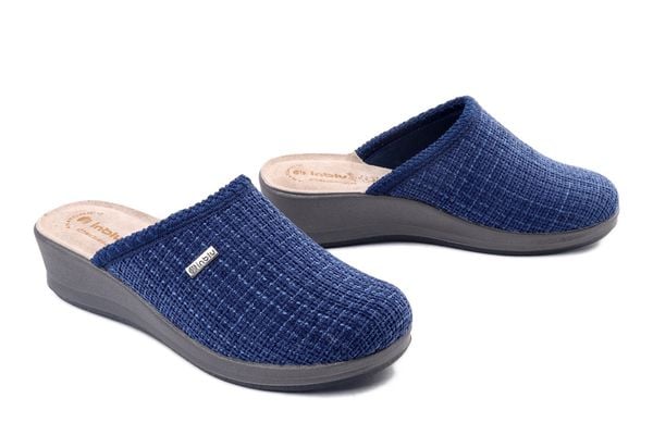 Inblu GI-32 004 blue, klapki damskie. Niebieskie klapki damskie Inblu, bez wzorów, bez obcasa, na koturnie. Za 89.99 zł.
