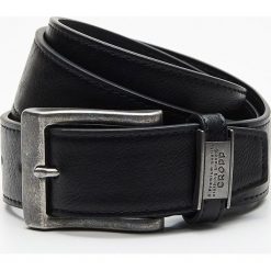 Pasek z eko skóry - Czarny. Czarne paski damskie Cropp, bez wzorów, ze skóry. Za 39.99 zł.