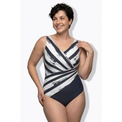 Damski Kostium kąpielowy paski miękkie miseczki drapowanie. Niebieskie kostiumy jednoczęściowe damskie Ulla Popken, plus size, bez wzorów, z elastanu, sportowe, plus size, do pływania. W wyprzedaży za 223.99 zł.