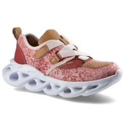 Sneakersy damskie Maciejka, z krzyżującymi się paskami łączące matowe i wzorzyste wykończenia osadzone na charakterystycznej ażurowej podeszwie, kora. Czerwone półbuty damskie Maciejka, w ażurowe wzory, ze skóry, sportowe, bez obcasa, bez zapięcia. Za 225.00 zł.