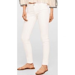 Mango - Jeansy Paty. Białe jeansy damskie Mango. Za 89.90 zł.