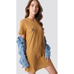 NA-KD Sukienka T-shirt Double X - Brown. Sukienki damskie marki NA-KD. W wyprzedaży za 40.47 zł.