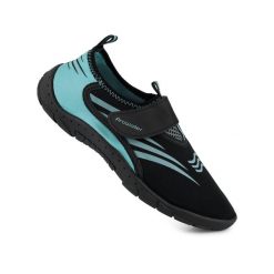 Buty do wody pływania na plażę rafę jeżowce na rzep taurkusowe 135L. Czarne obuwie sportowe damskie ProWater, bez wzorów, do pływania. Za 39.99 zł.