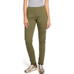 Spodnie w kolorze khaki. Brązowe spodnie materiałowe damskie marki Made Of Emotion. W wyprzedaży za 87.95 zł.