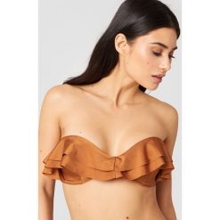 Hannalicious x NA-KD Góra bikini z podwójną falbaną - Copper. Bikini damskie marki Hannalicious x NA-KD. W wyprzedaży za 30.28 zł.