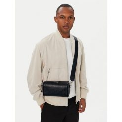 Torebka KARL LAGERFELD. Czarne torebki do ręki damskie KARL LAGERFELD, bez wzorów, bez dodatków. Za 1,099.00 zł.