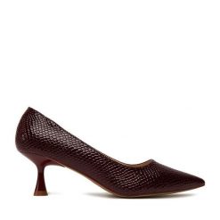 Szpilki JENNY. Czerwone szpilki damskie Jenny, bez wzorów, bez obcasa, bez zapięcia. Za 129.99 zł.