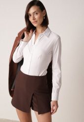 Brązowe Spódnico-Szorty z Wysokim Stanem Zdobione Rozcięciem Crethoesa. Brązowe szorty damskie Born2be, l, z aplikacjami, z materiału, z podwyższonym stanem. Za 79.99 zł.