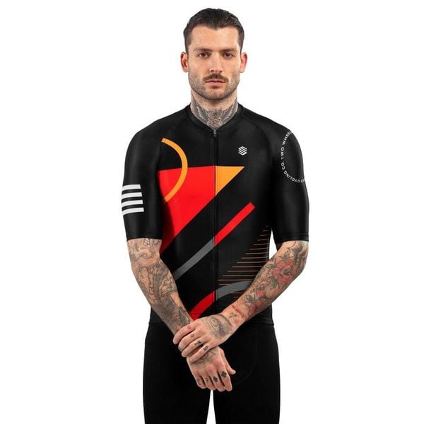 Męska koszulka rowerowa z krótkim rękawem Kolarstwo Siroko M2 Colorado. Czarne buty sportowe męskie SIROKO, z jersey, bez zapięcia, rowerowe. W wyprzedaży za 259.40 zł.