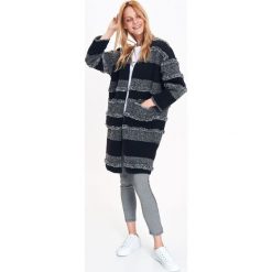 WEŁNIANY KARDIGAN PŁASZCZ W MODNY WZÓR. Kardigany damskie marki TOP SECRET. W wyprzedaży za 59.99 zł.