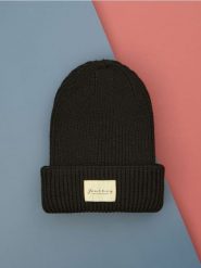 Czapka beanie - czarny. Czarne czapki i kapelusze damskie Sinsay, z aplikacjami, z materiału. Za 25.99 zł.
