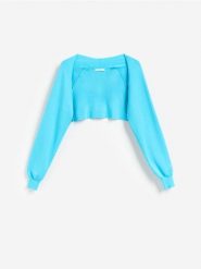 Krótki sweter z wiskozą - jasnoniebieski. Niebieskie swetry damskie Reserved, l, bez wzorów, z dzianiny, bez kołnierzyka, bez ramiączek, krótkie, bez kaptura. Za 99.99 zł.