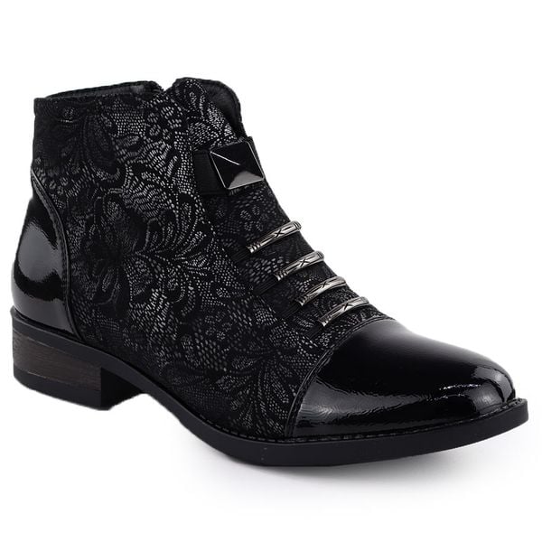 Botki damskie z ozdobami w kwiaty czarne Sabatina DM25-08. Czarne botki damskie Sabatina, ze skóry ekologicznej, bez obcasa, bez zapięcia. Za 179.99 zł.