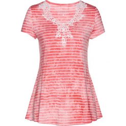 Shirt z koronką bonprix jasnoróżowo-biały w paski. Czerwone bluzki damskie bonprix, z aplikacjami, z koronki, bez kołnierzyka. Za 44.99 zł.