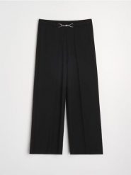 Spodnie wide leg z dekoracyjną klamrą - czarny. Czarne spodnie materiałowe damskie Sinsay, l, bez wzorów. Za 49.99 zł.