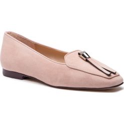 Lordsy STUART WEITZMAN - Slipknot YL96088 Dolce Suede. Czerwone mokasyny damskie Stuart Weitzman, bez wzorów, ze skóry, bez obcasa, na obcasie, bez zapięcia. W wyprzedaży za 939.00 zł.