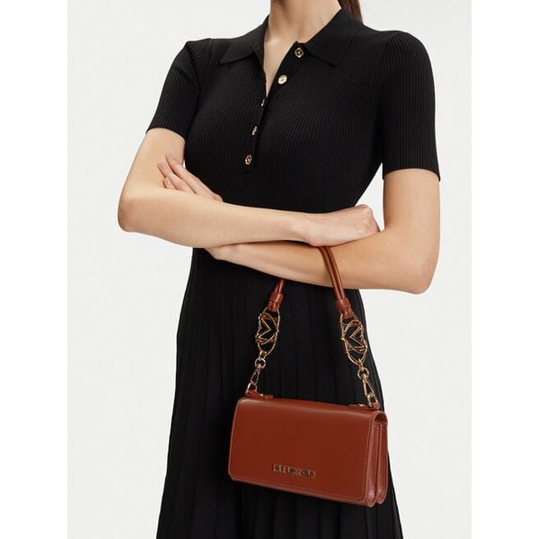 Torebka LOVE MOSCHINO. Czarne torebki do ręki damskie Love Moschino, bez wzorów, klasyczne, bez dodatków. Za 816.99 zł.