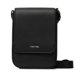 Saszetka Calvin Klein. Czarne saszetki męskie Calvin Klein, młodzieżowe, małe. Za 249.99 zł.