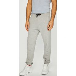 Tommy Jeans - Spodnie. Spodnie materiałowe męskie marki Tommy Jeans. W wyprzedaży za 279.90 zł.