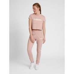 Damska koszulka crop top Hummel Legacy. Białe koszulki sportowe damskie Hummel, m, bez wzorów, sportowe, bez kołnierzyka. Za 94.00 zł.