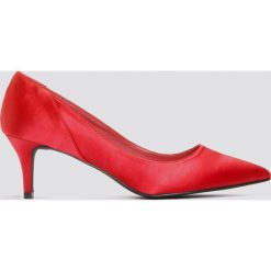 NA-KD Shoes Satynowe czółenka na średnim obcasie - Red. Czółenka damskie marki bonprix. W wyprzedaży za 48.58 zł.