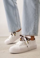 Białe Trampki Pod Kostkę na Grubej Podeszwie z Podwójnym Sznurowaniem Callixera. Białe trampki i tenisówki damskie Born2be, bez wzorów, z jeansu, eleganckie, bez zapięcia. Za 109.99 zł.