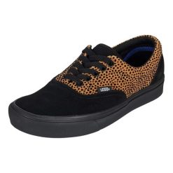 Buty do chodzenia damskie Vans Comfycush Era. Czarne obuwie sportowe damskie Vans, bez wzorów, trekkingowe. W wyprzedaży za 174.00 zł.