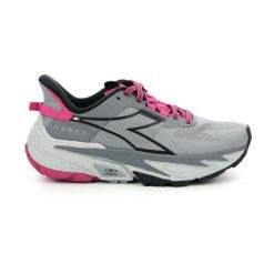 Buty do biegania damskie Diadora Equipe Sestriere-XT. Czarne obuwie sportowe damskie Diadora, bez wzorów, z materiału, do biegania. Za 499.99 zł.