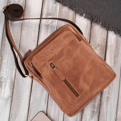 Listonoszka męska na ramię skórzana torba męska koniakowa vintage Paolo Peruzzi AY-04-HCG. Torby na ramię męskie bez wzorów, z nylonu, eleganckie, na ramię. Za 149.00 zł.