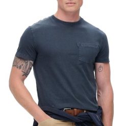 T-shirt z kieszonką w odcieniu wyblakłym Superdry Essential. Szare t-shirty męskie Superdry., m, bez wzorów, bez kołnierzyka. Za 145.45 zł.